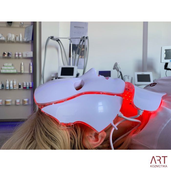 LED obrazna maska s fototerapijo