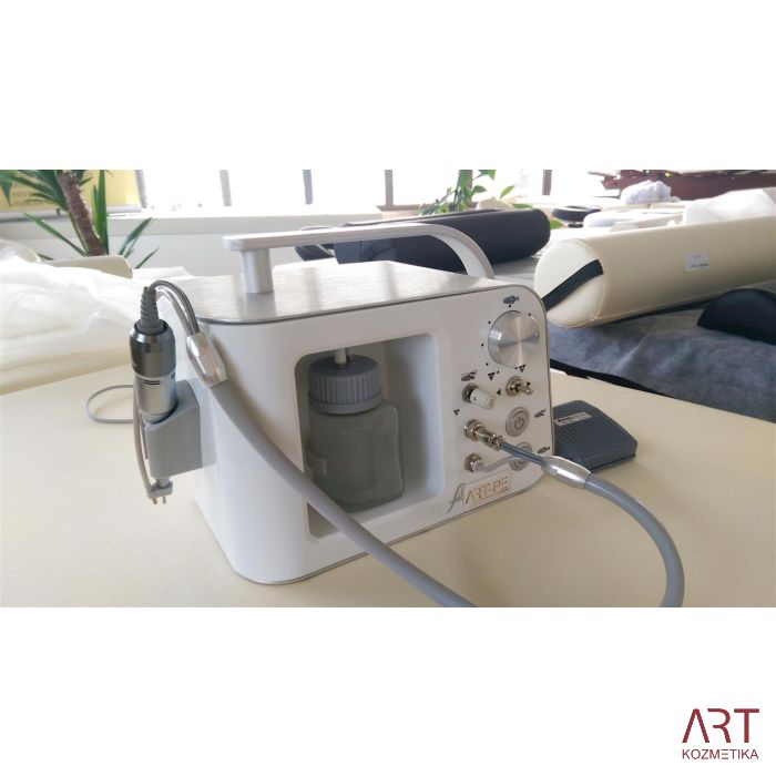 Strojček za pedikuro z vodnim razpršilom WaterSpray Wizzle