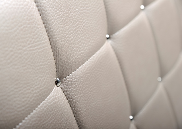 Frizerski stol QUBO Frizerski stol QUBO