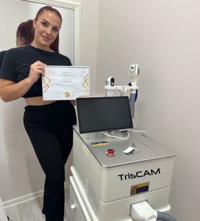 TrisCAM laser za trajno odstranjivanje dlačica od sada i kod Lara Memon, osobni trening s.p..